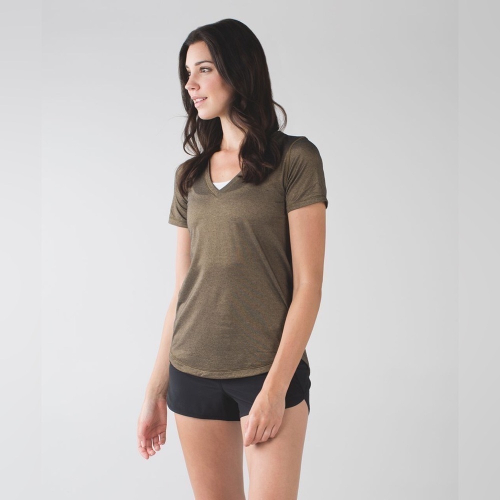 Lululemon What The Sport Tee Heathered Black/Gold t-shirt, est. size 8.